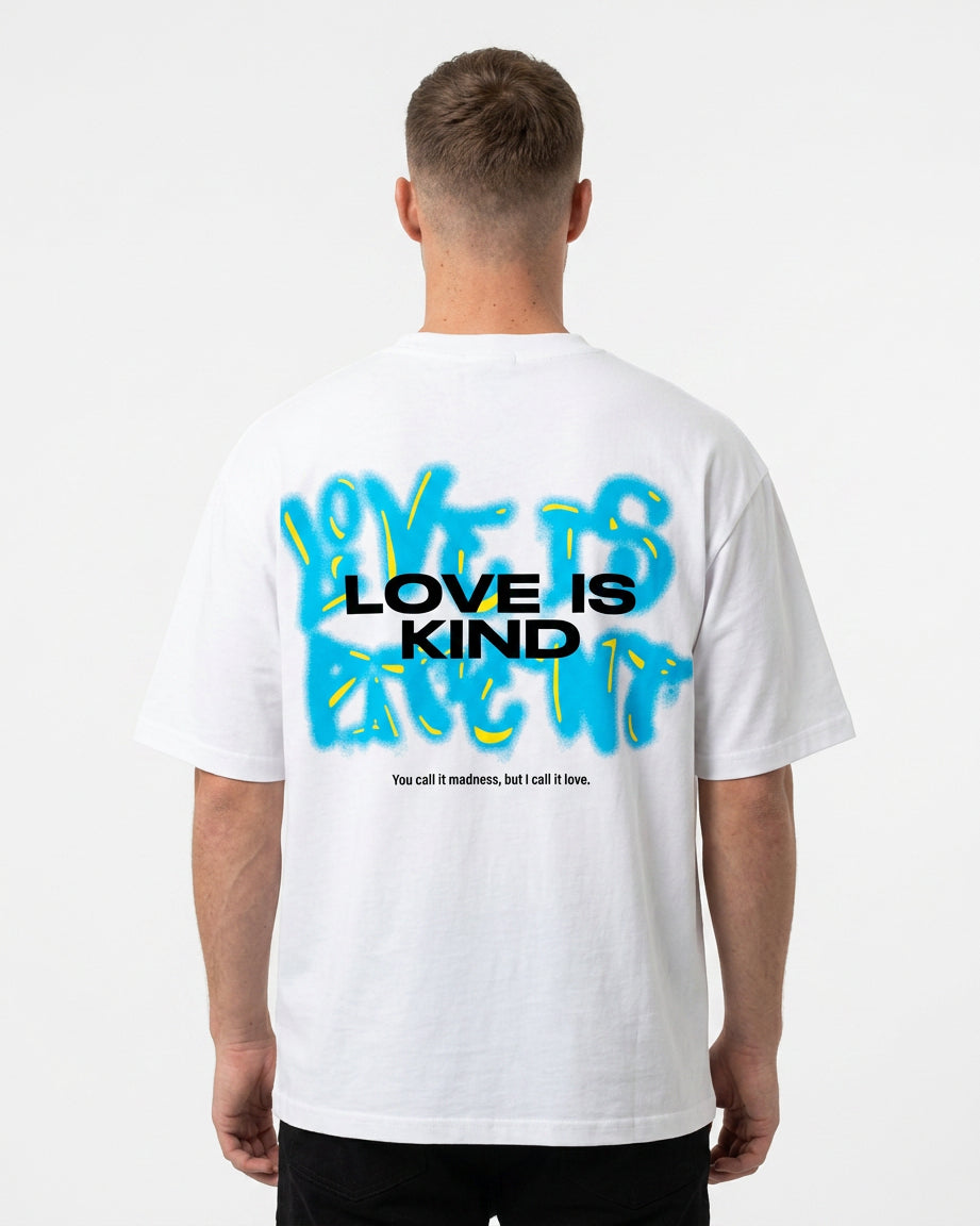 Love is kind Oversized T-Shirt Vorderansicht - CLOVIE Streetwear