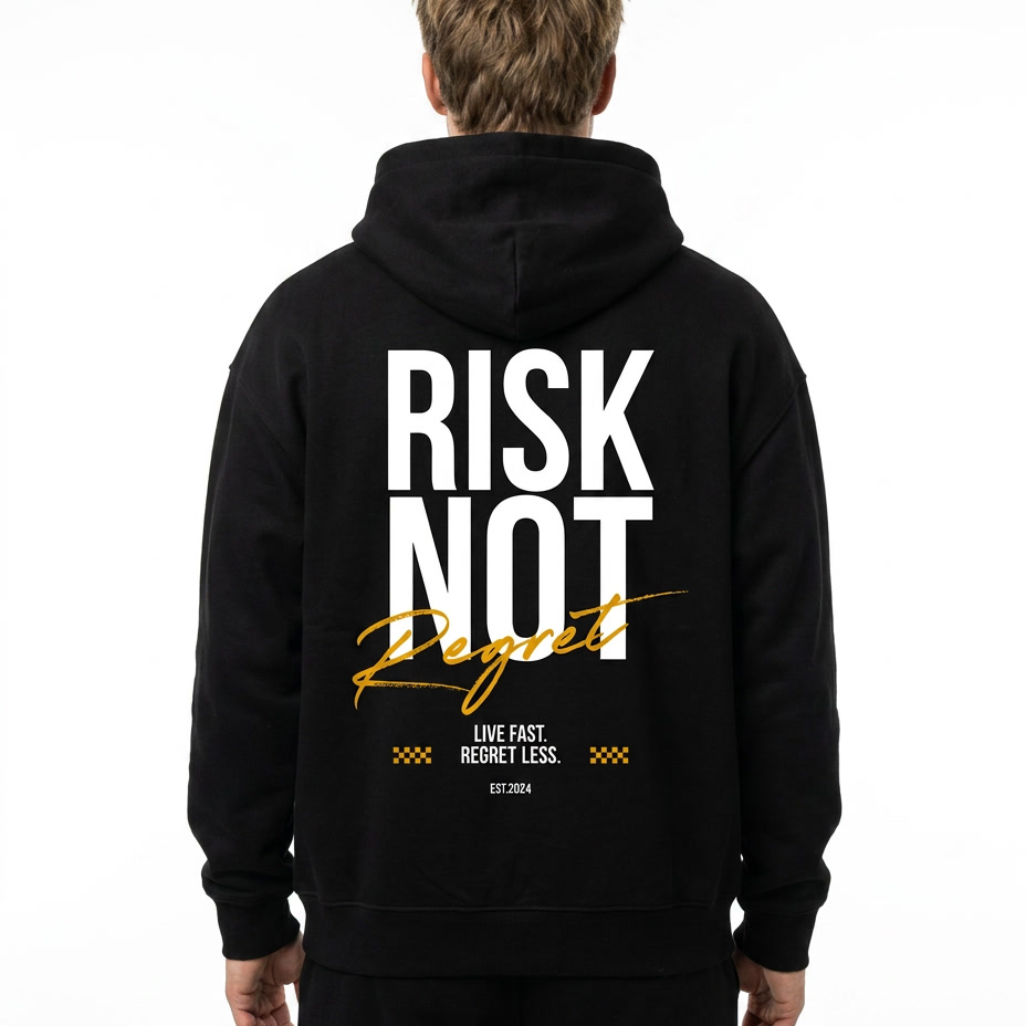 Risk Not Regret Oversized Zip Hoodie — Back view auf Model, RISK NOT Regret Backprint