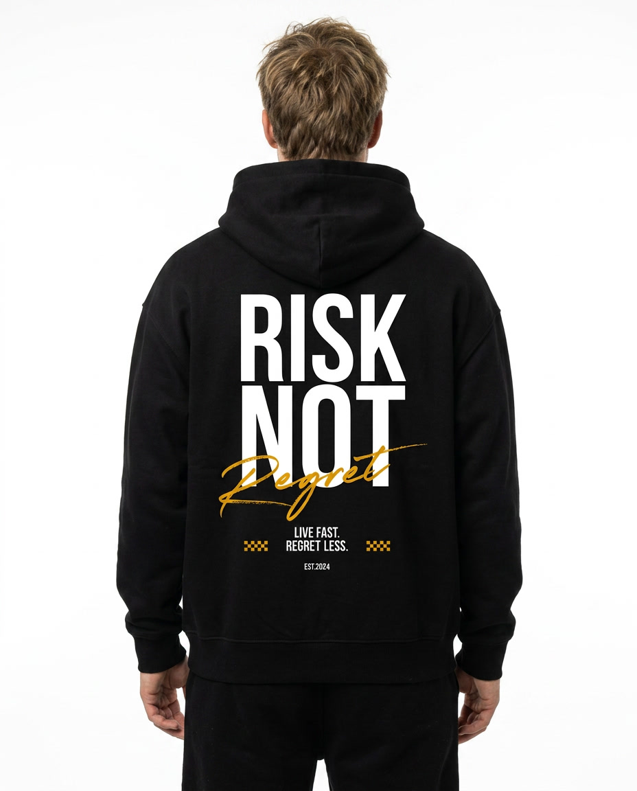 Risk Not Regret Oversized Zip Hoodie — Back view auf Model, RISK NOT Regret Backprint