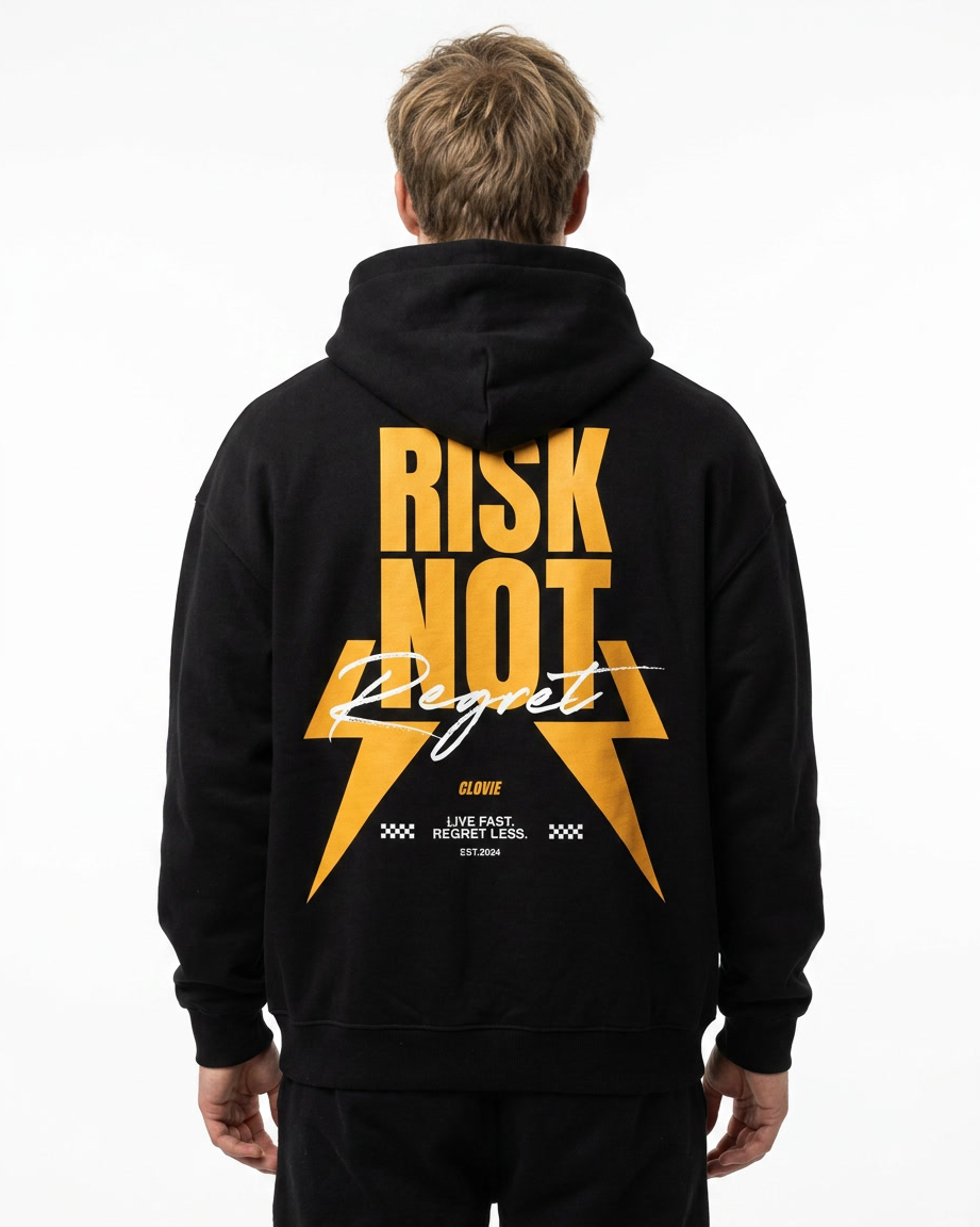 Risk Not Regret Oversized Hoodie V2 — Back view auf Model mit Blitz-Design RISK NOT Regret