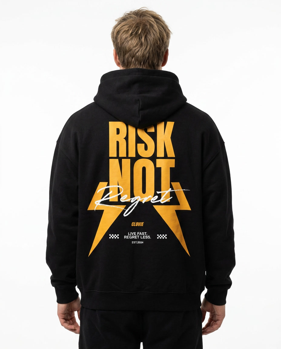 Risk Not Regret Oversized Hoodie V2 — Back view auf Model mit Blitz-Design RISK NOT Regret
