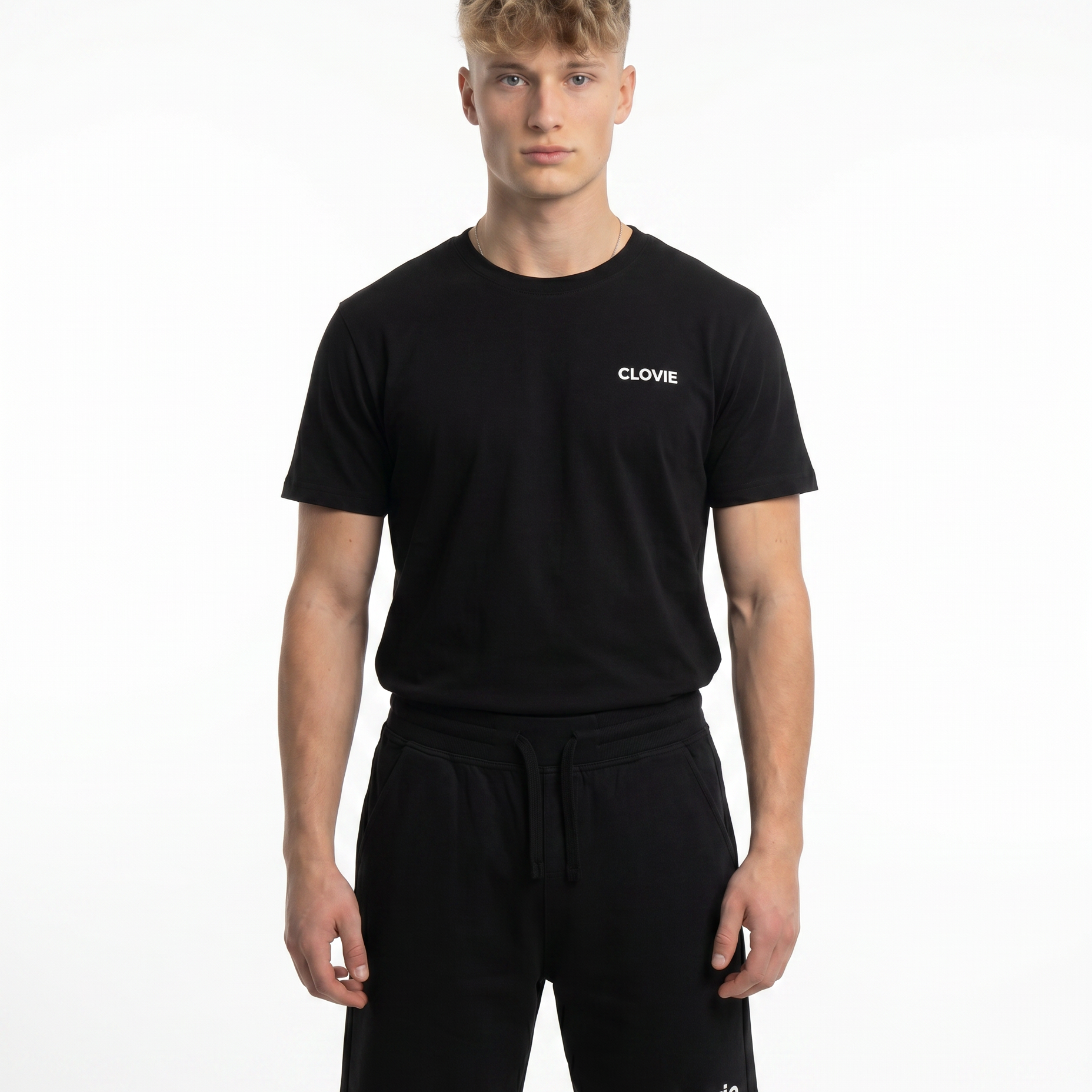 Make your dreams come true Shorts Schwarz - Model front print