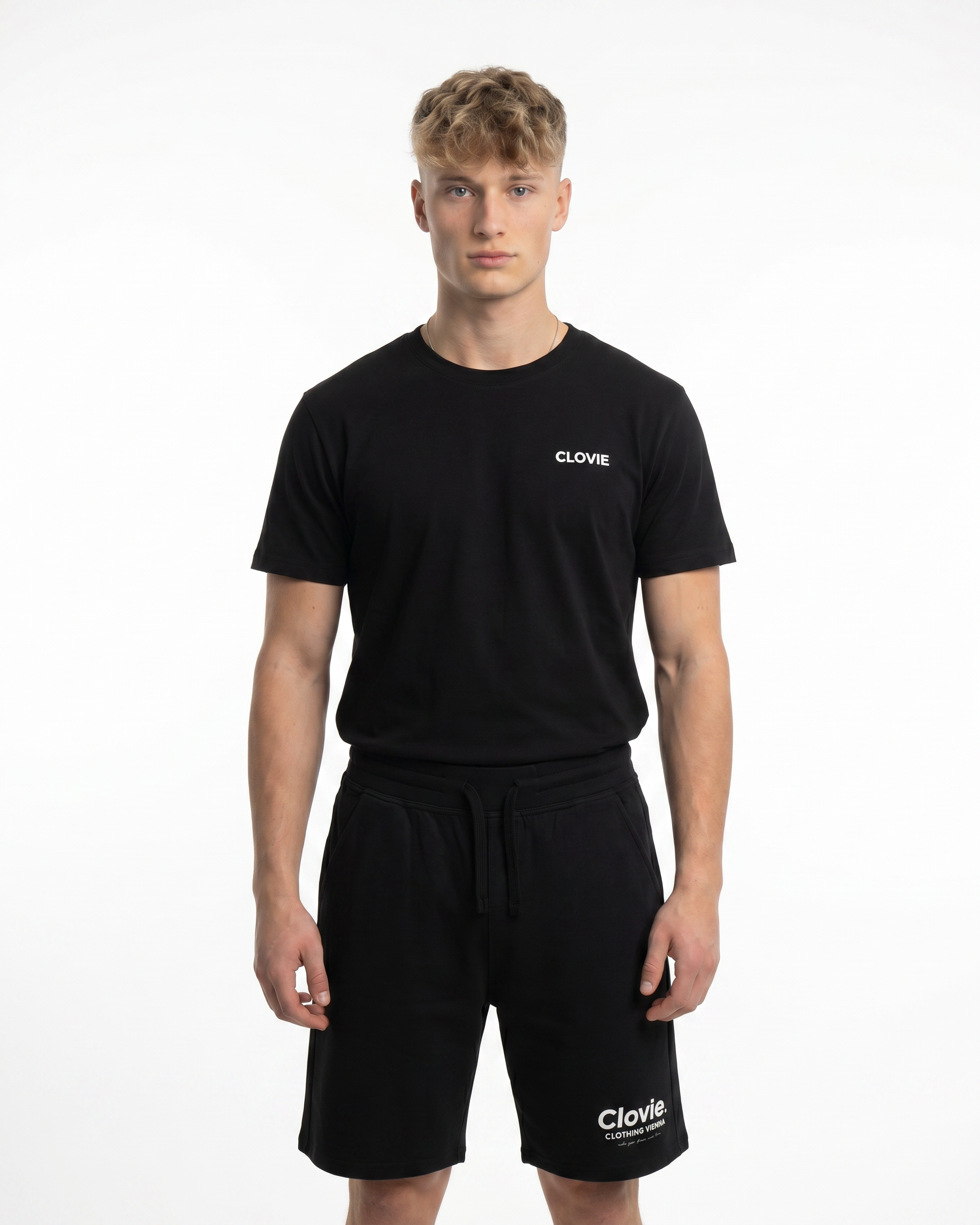 Make your dreams come true Shorts Schwarz - Model front print