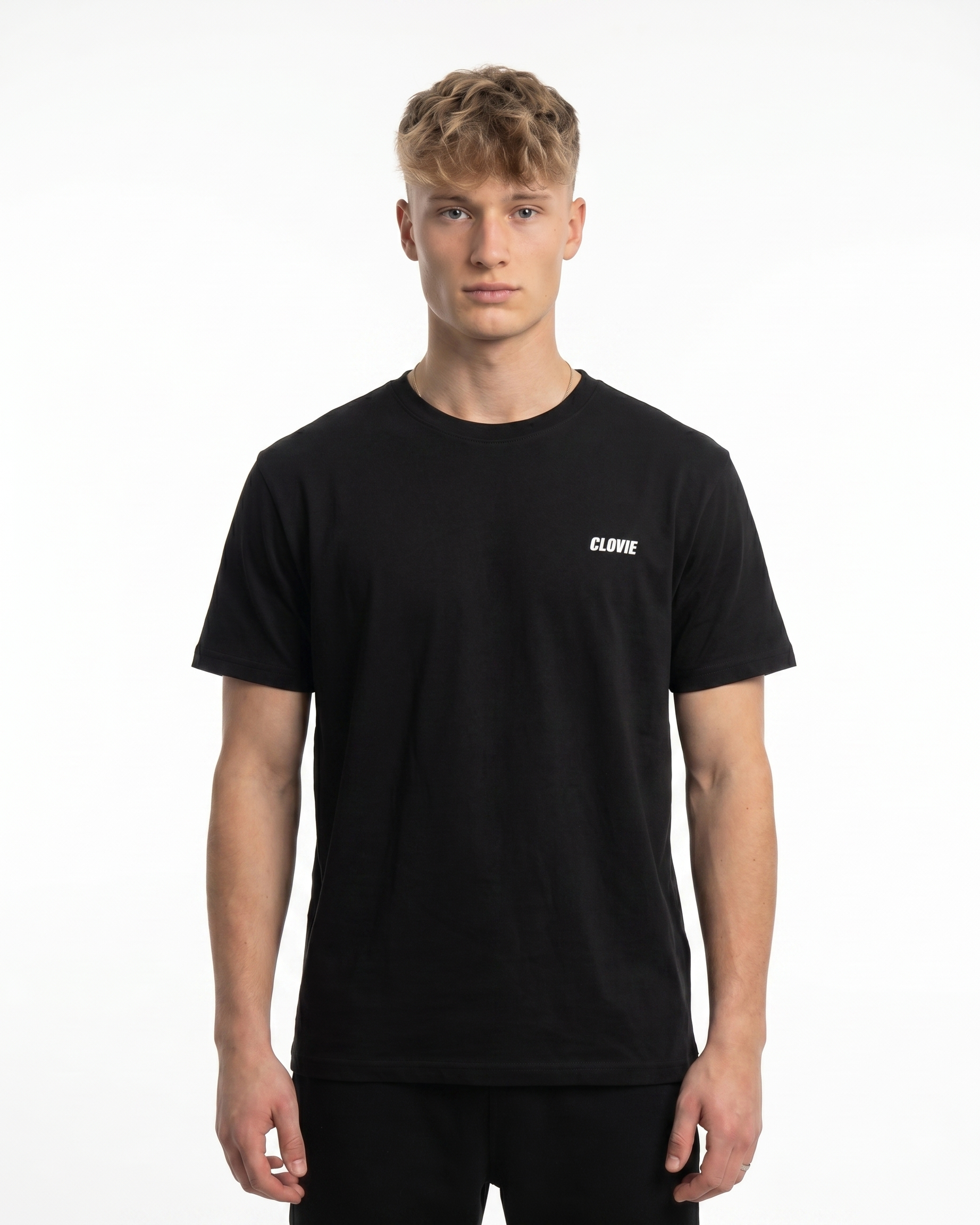 Clovie basic Standard Tee Black - model front