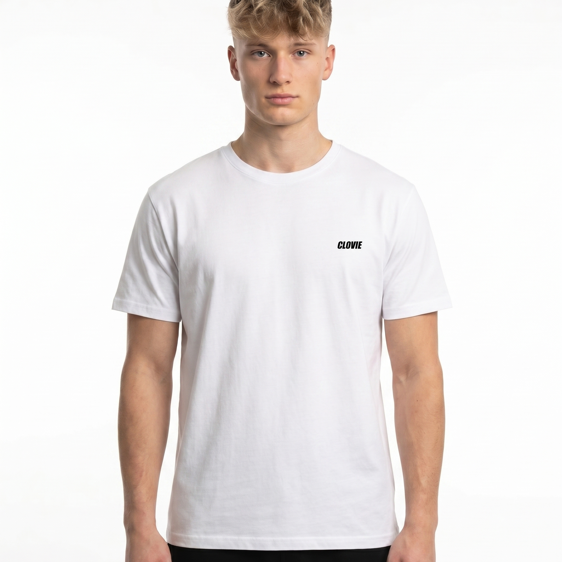 Clovie basic Standard Tee White - model front