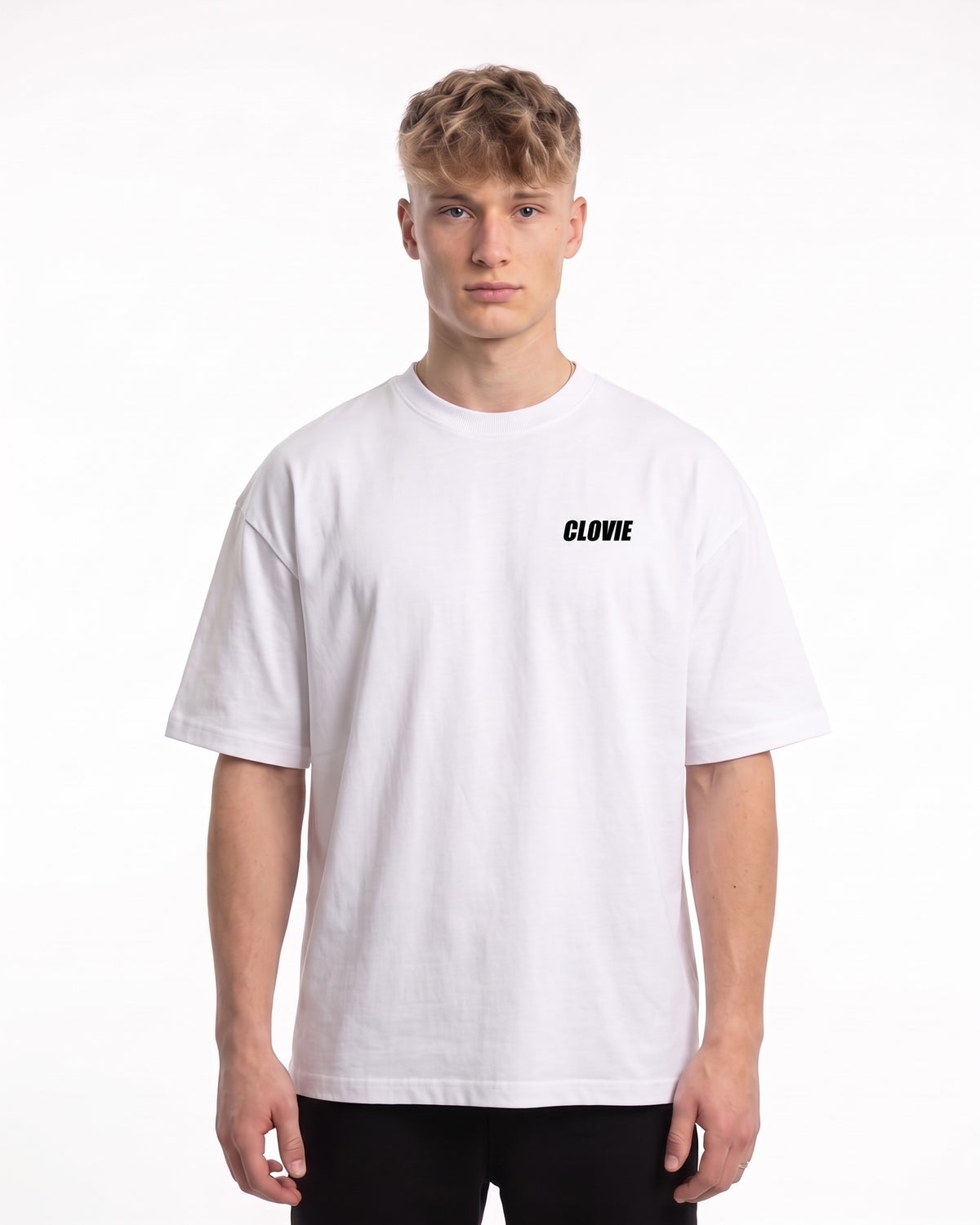Porsche 911 GT3 R Oversized Tee White – Vorderseite mit CLOVIE-Logo