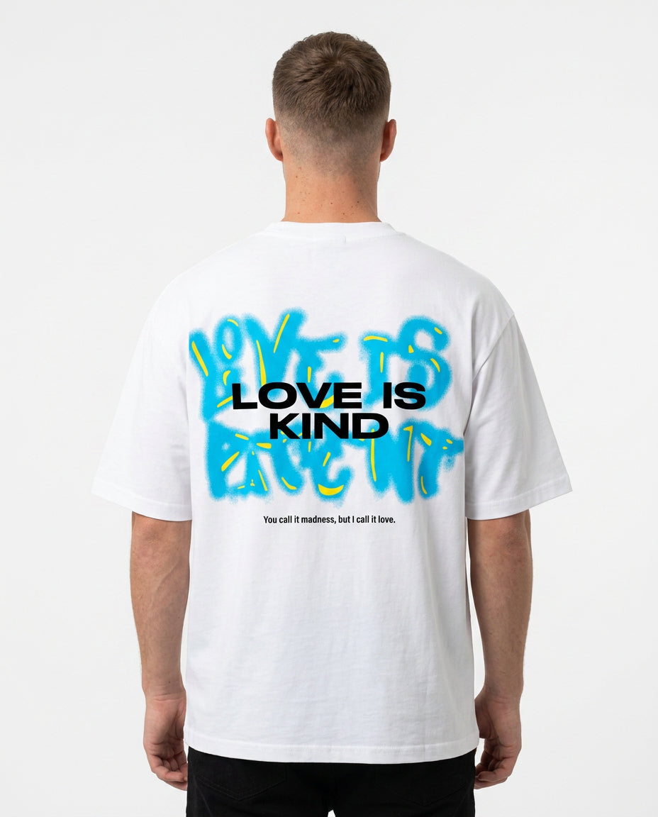 Love is kind Oversized T-Shirt Vorderansicht - CLOVIE Streetwear