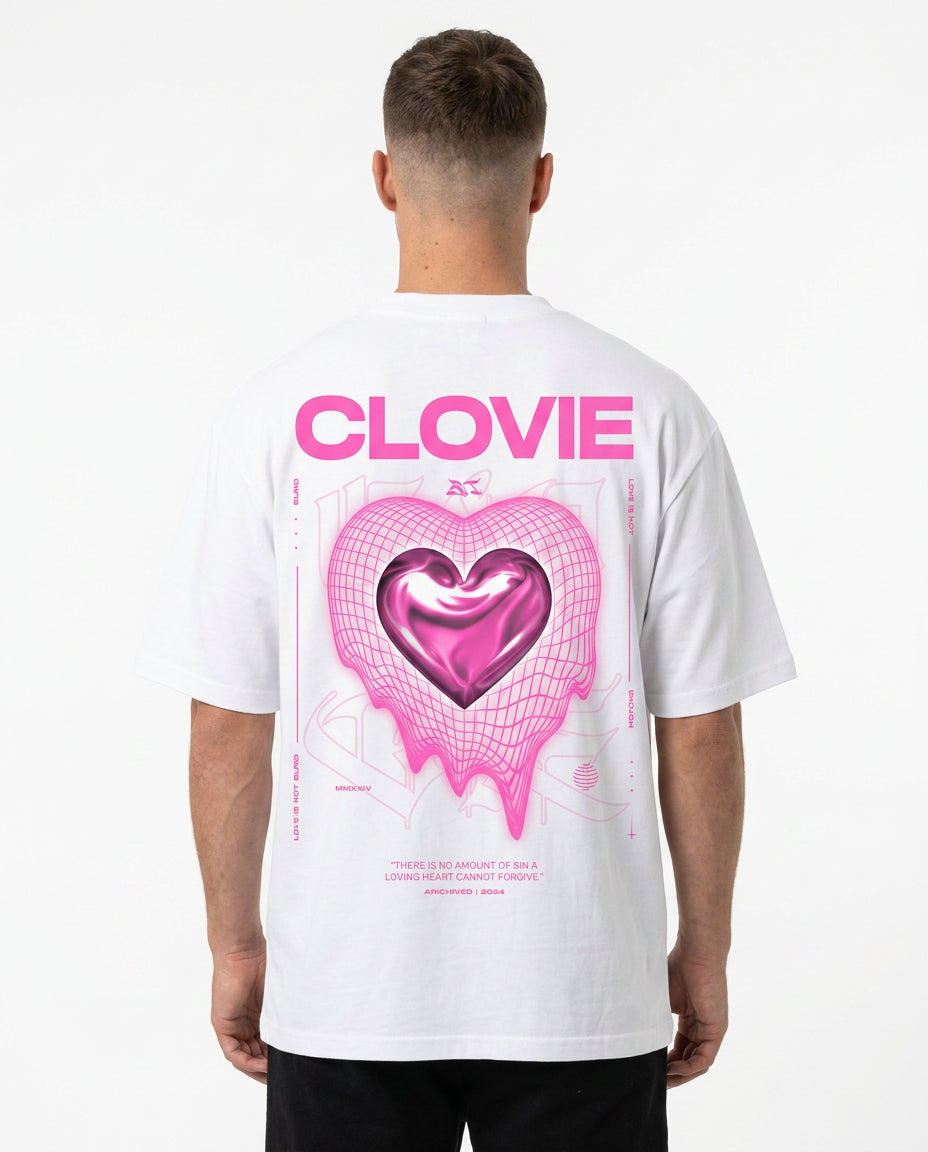 Loving heart Oversized T-Shirt Vorderansicht - CLOVIE Streetwear