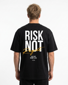 Risk Not Regret Oversized Tee — Back view auf Model, RISK NOT Regret Backprint