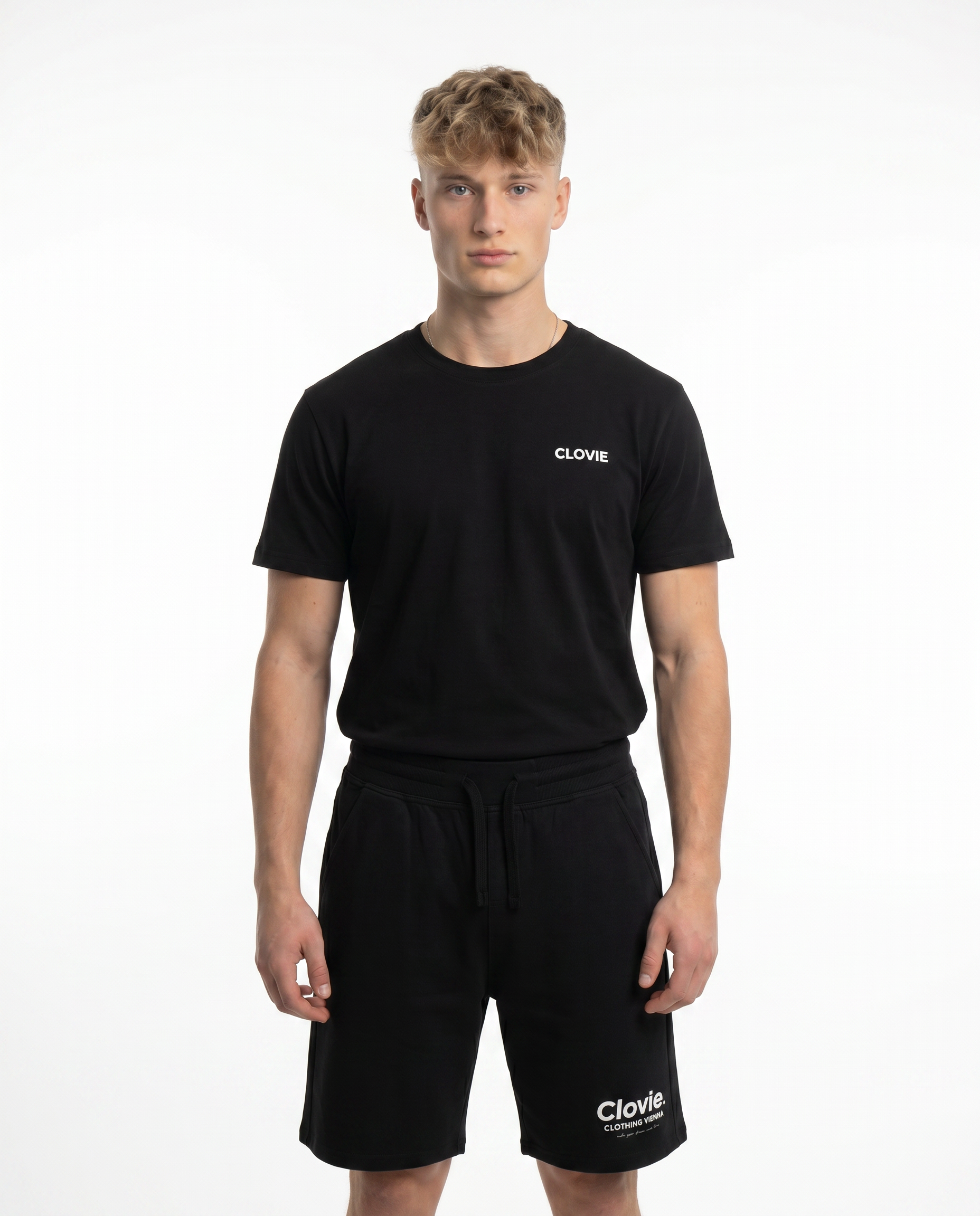Make your dreams come true Shorts Schwarz - Model front print