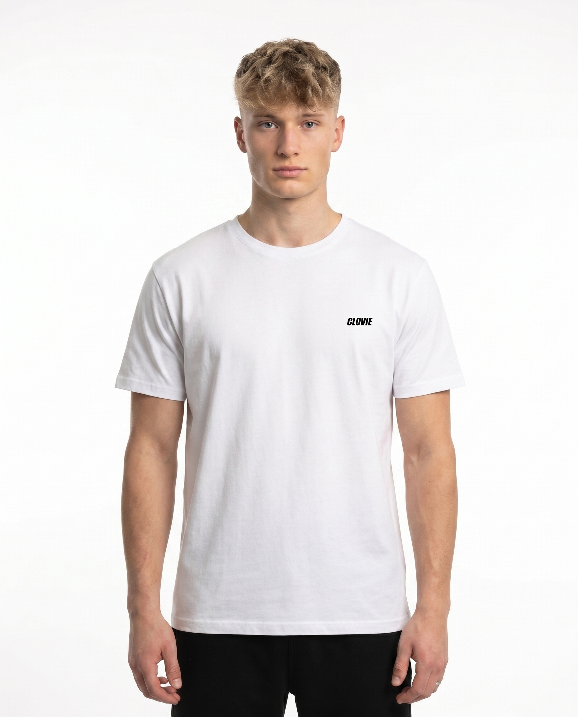Clovie basic Standard Tee White - model front