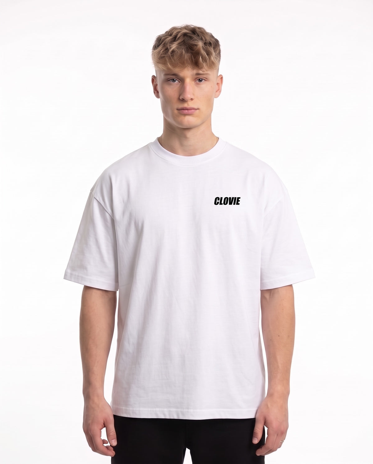 Porsche 911 GT3 R Oversized Tee White – Vorderseite mit CLOVIE-Logo